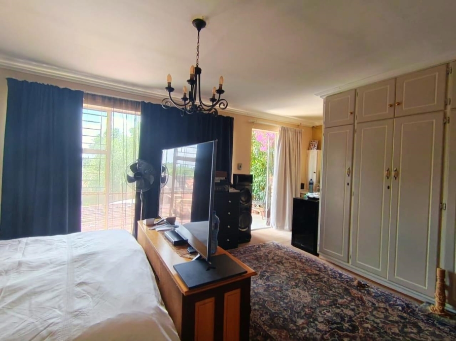 7 Bedroom Property for Sale in Langenhovenpark Free State